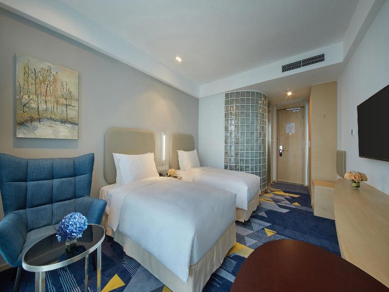 Holiday Inn Express Qingdao West Coast image