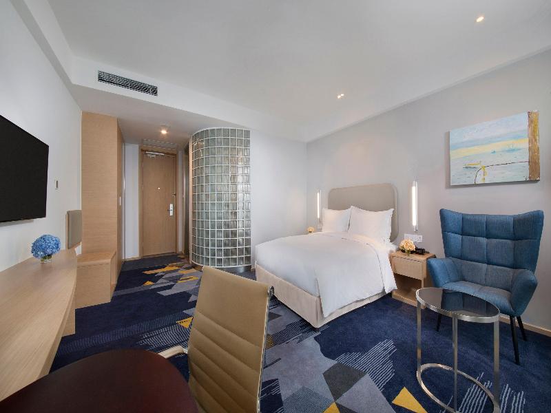 Holiday Inn Express Qingdao West Coast image