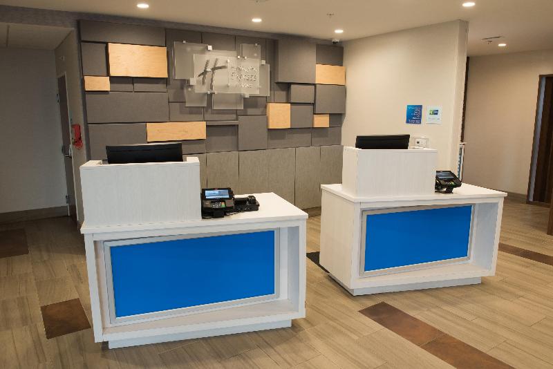 Holiday Inn Express Dayton Sw University Area image
