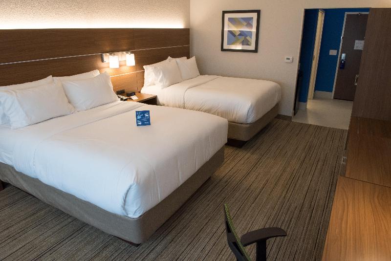 Holiday Inn Express Dayton Sw University Area photo 9