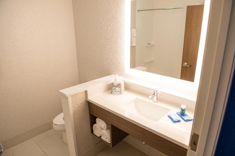 Holiday Inn Express Dayton Sw University Area image