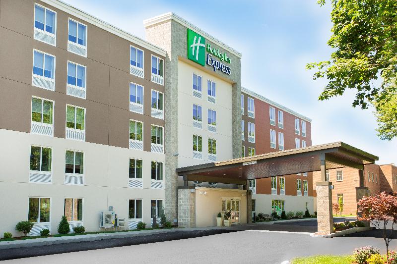 Holiday Inn Express Chelmsford image