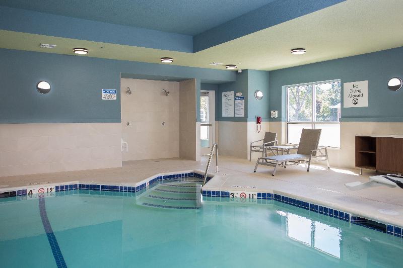 Holiday Inn Express Chelmsford image