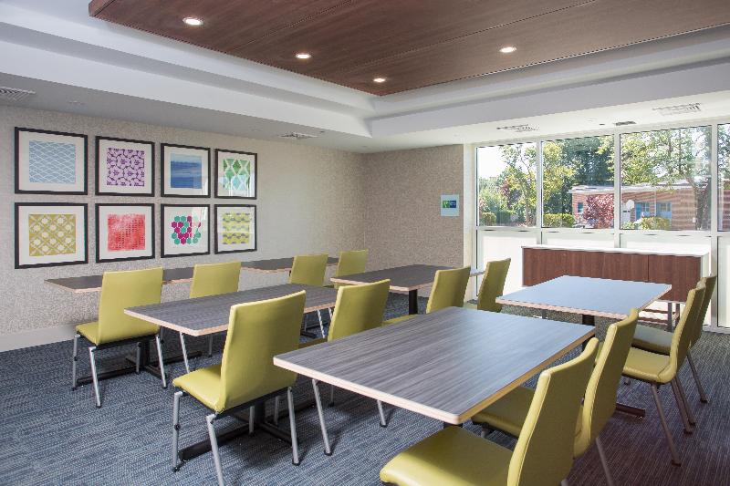 Holiday Inn Express Chelmsford image