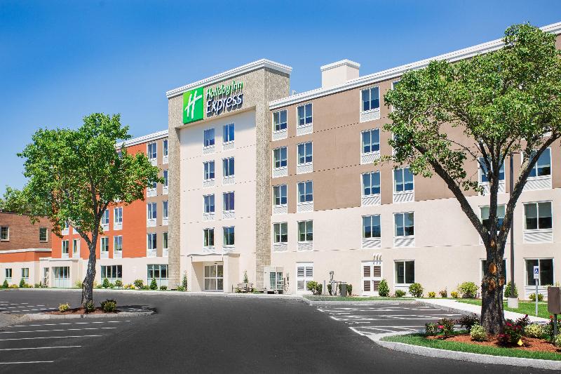 Holiday Inn Express Chelmsford image