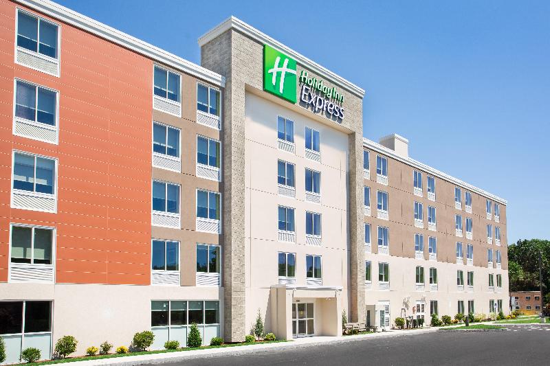 Holiday Inn Express Chelmsford image