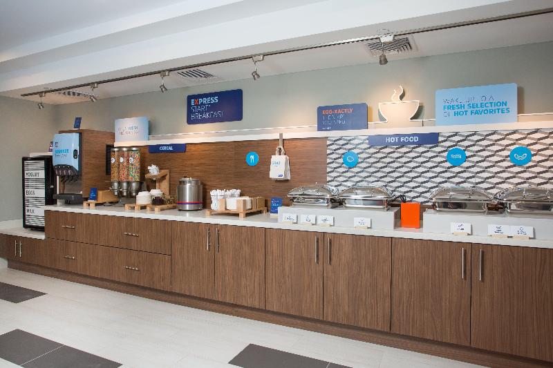 Holiday Inn Express Chelmsford image