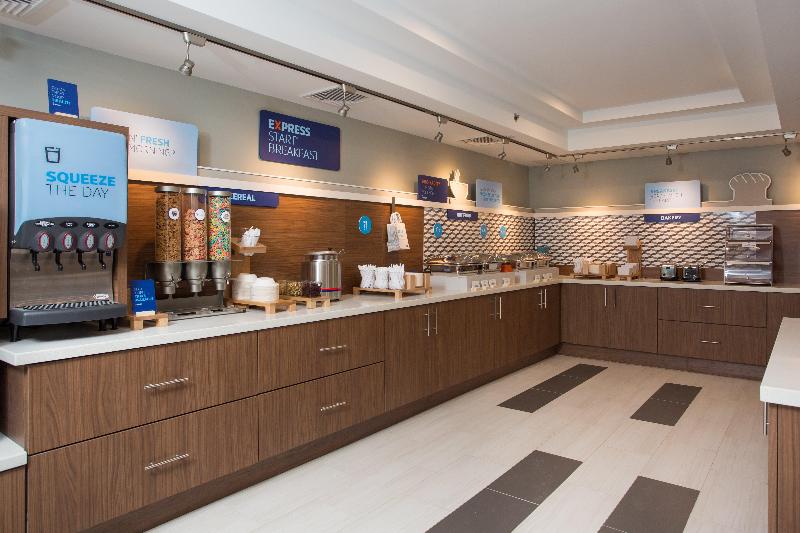 Holiday Inn Express Chelmsford image