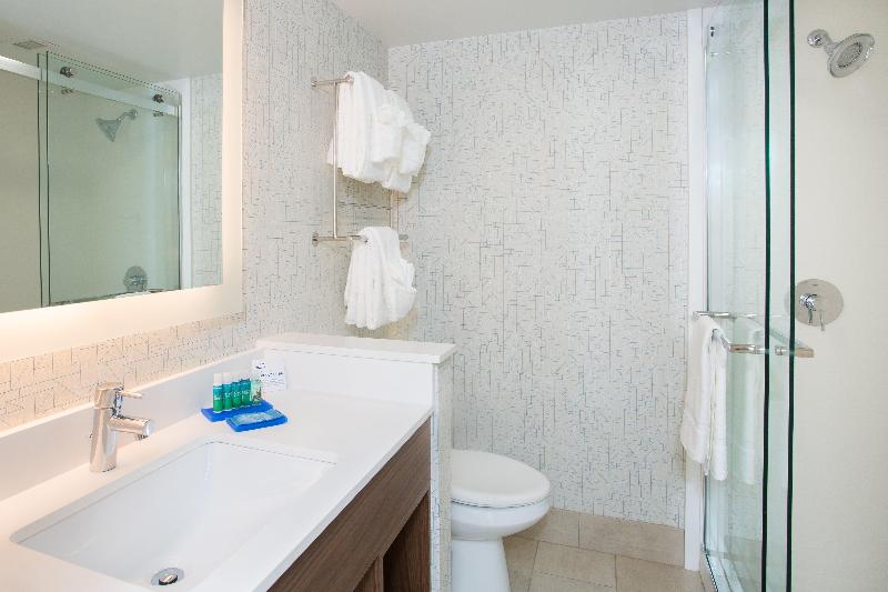 Holiday Inn Express Chelmsford image