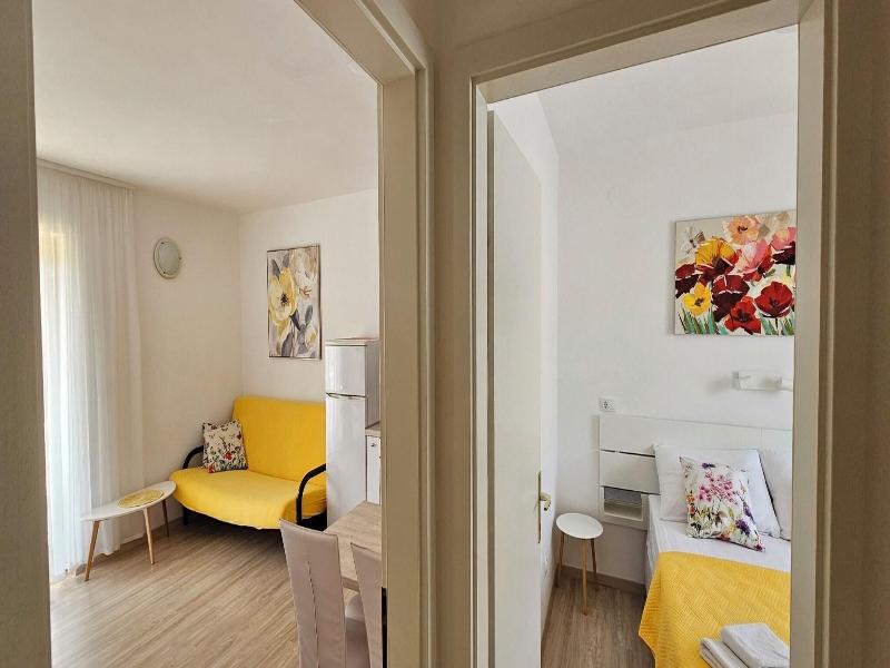 Apartments & Rooms Cina image