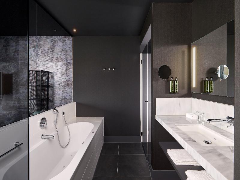 Van der Valk Hotel Amsterdam - Amstel image