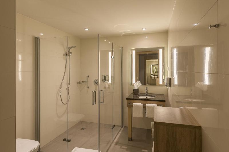 Hampton By Hilton Frankfurt Airport image