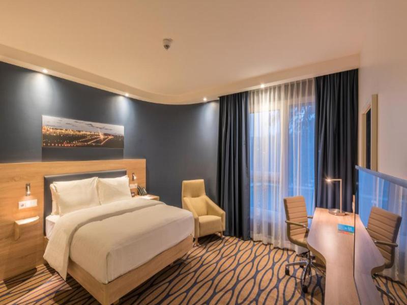 Hampton by Hilton Frankfurt Airport image