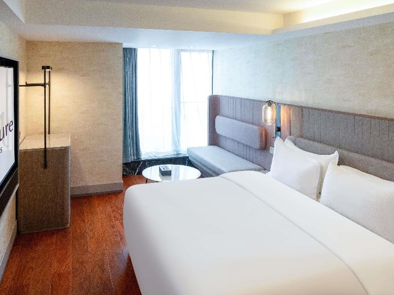Mercure Chongqing Downtown image