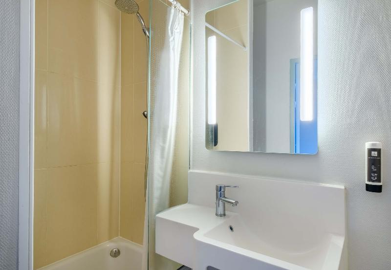 B&B Hôtel VILLENEUVE-LOUBET Village image