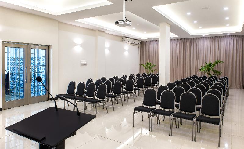Tanoa International Dateline Hotel