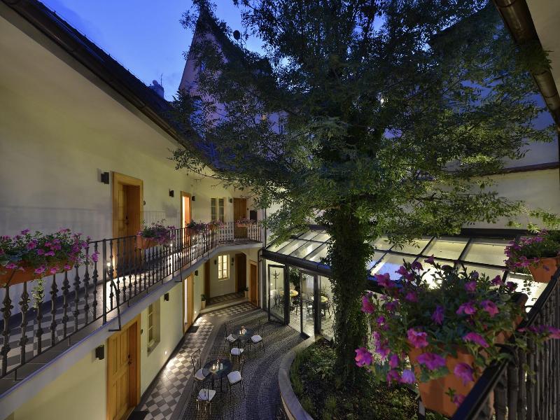 Hotel at The White Lily image