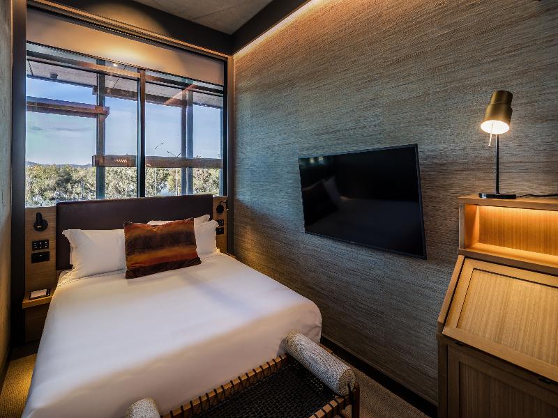 Ovolo Canberra a Wyndham Hotel image