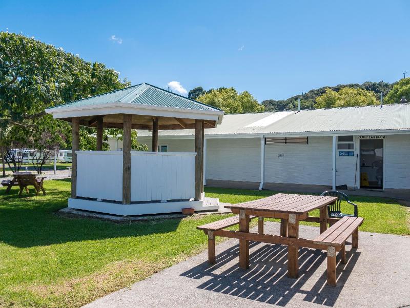 Coromandel Shelly Beach TOP 10 Motels & Cabins — exterior view