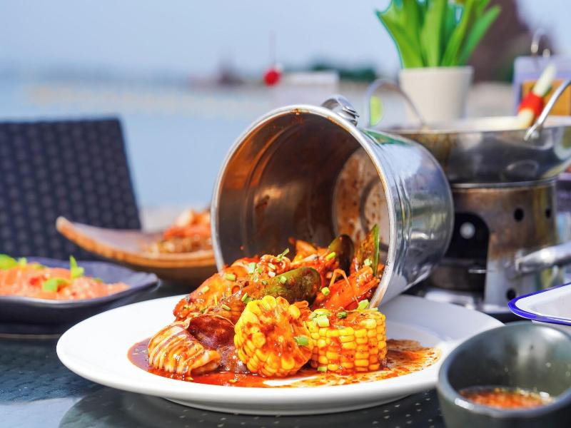 Mayaana Beach Resort Pattaya image