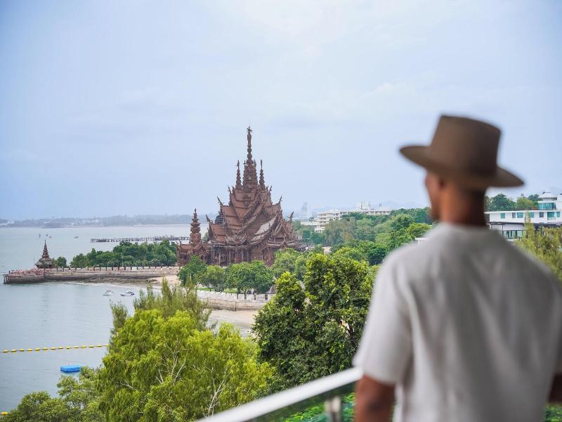 Mayaana Beach Resort Pattaya image