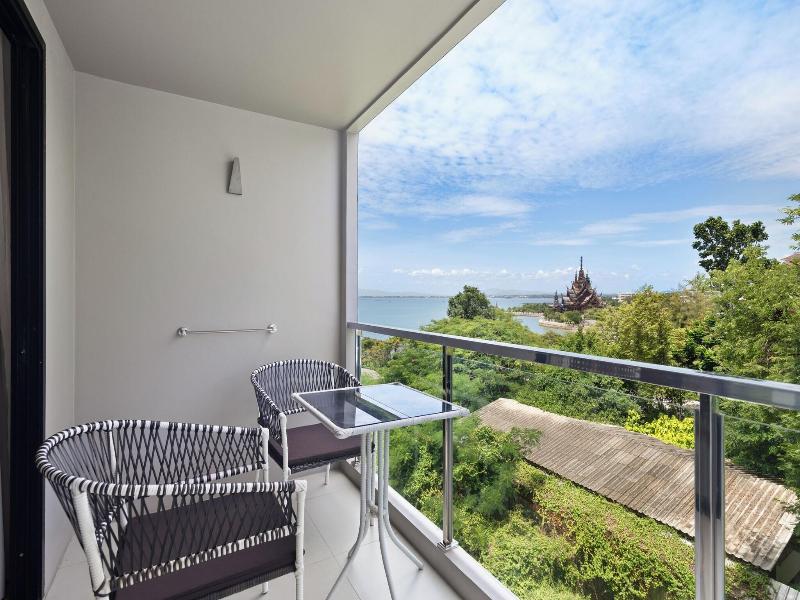 Mayaana Beach Resort Pattaya image