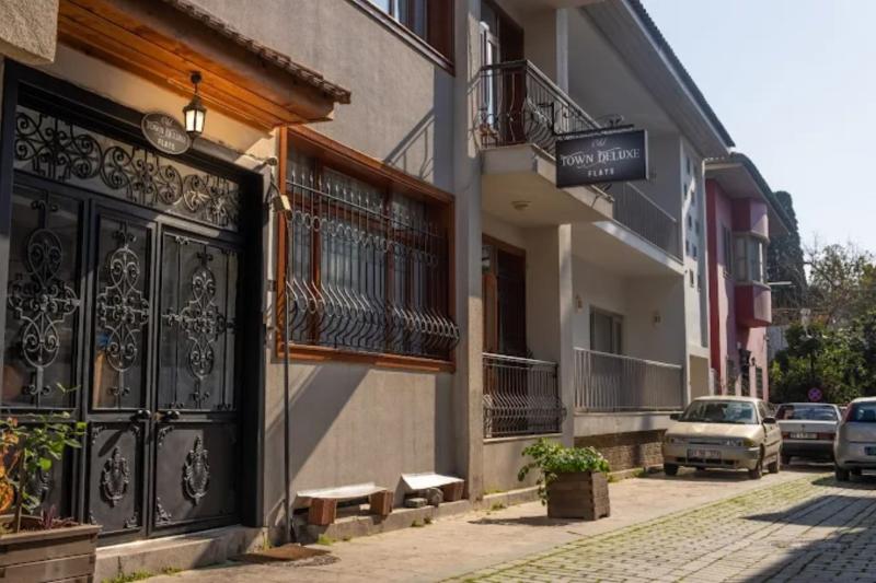 Old Town Deluxe Flats