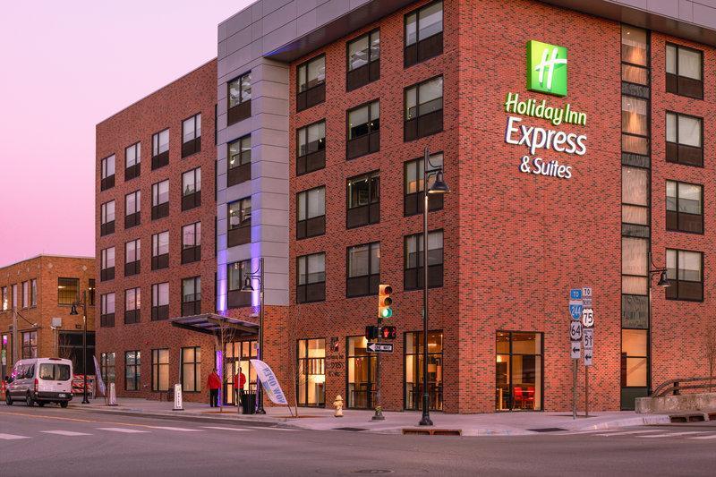 Holiday inn Express and Sts Tulsa Downtown-Arts