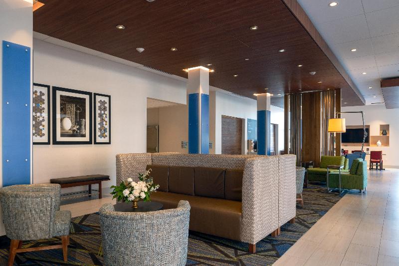 Holiday Inn Express & Suites Tulsa Downtown By IHG image