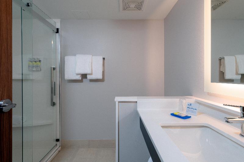 Holiday Inn Express & Suites Tulsa Downtown By IHG image