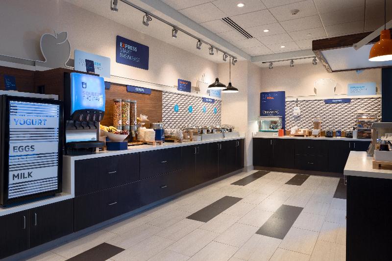 Holiday Inn Express & Suites Tulsa Downtown By IHG image