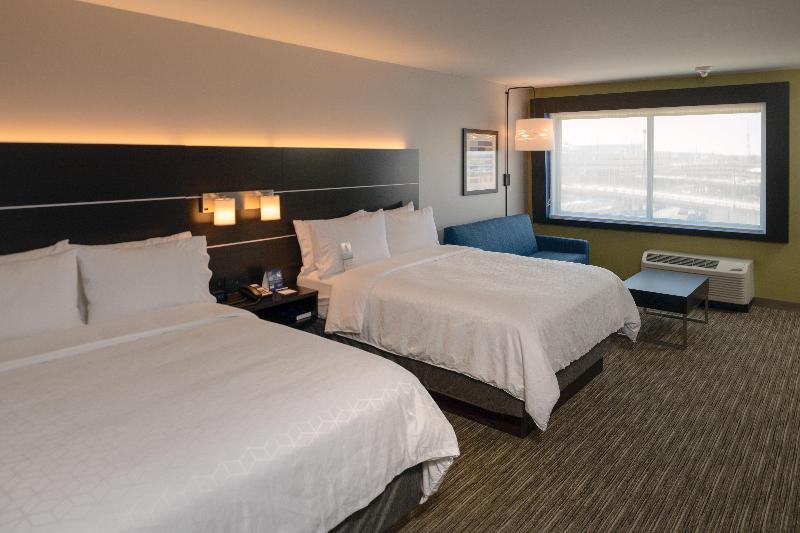 Holiday Inn Express & Suites Tulsa Downtown By IHG image