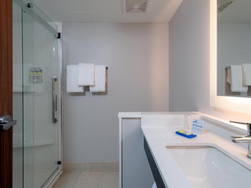 Holiday Inn Express & Suites Tulsa Downtown By IHG image