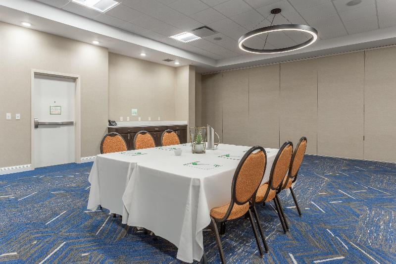 Holiday Inn & Suites Jefferson City By IHG image