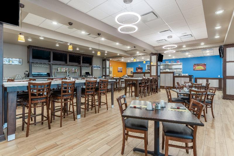 Holiday Inn & Suites Jefferson City By IHG image
