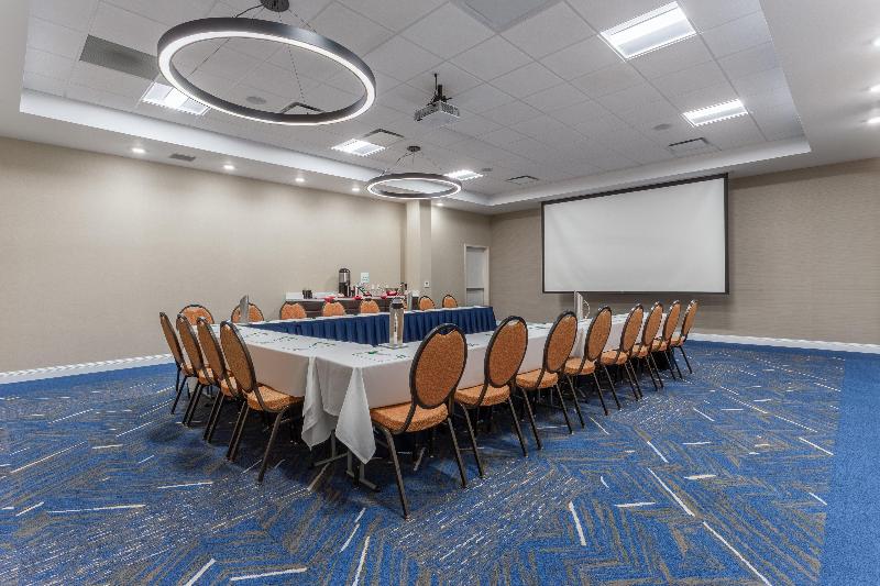 Holiday Inn & Suites Jefferson City By IHG image