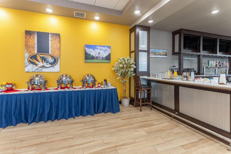 Holiday Inn & Suites Jefferson City By IHG image