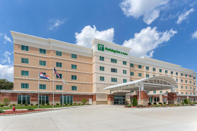 Holiday Inn & Suites Jefferson City By IHG image