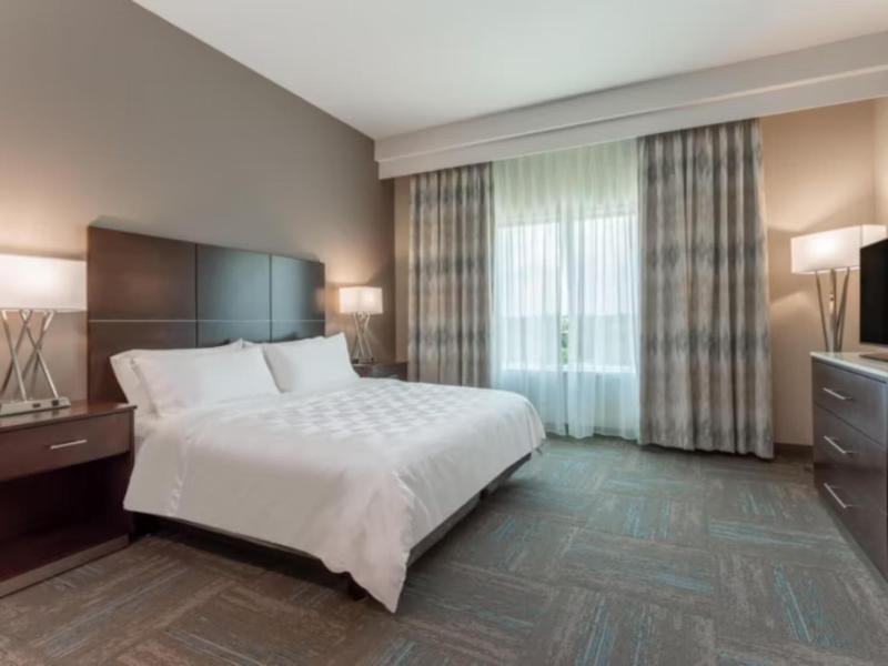Holiday Inn & Suites Jefferson City By IHG image