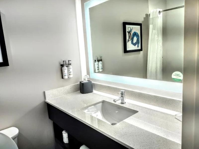 Holiday Inn & Suites Jefferson City By IHG image