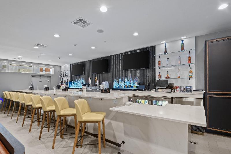 Holiday Inn Gonzales by IHG image