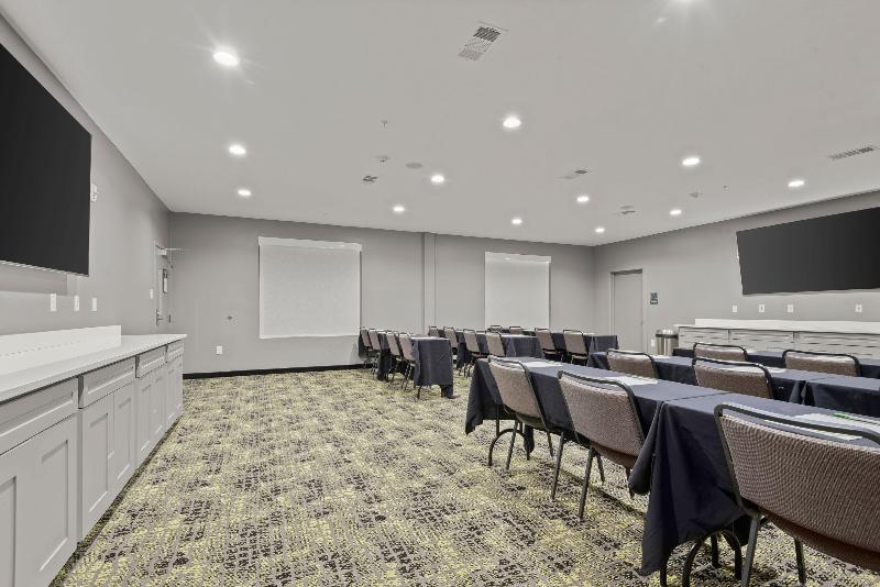 Holiday Inn Gonzales by IHG image