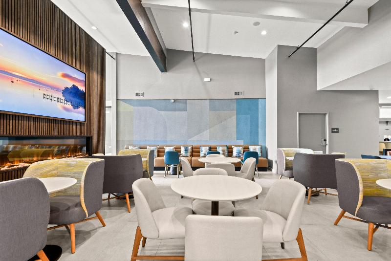Holiday Inn Gonzales by IHG image