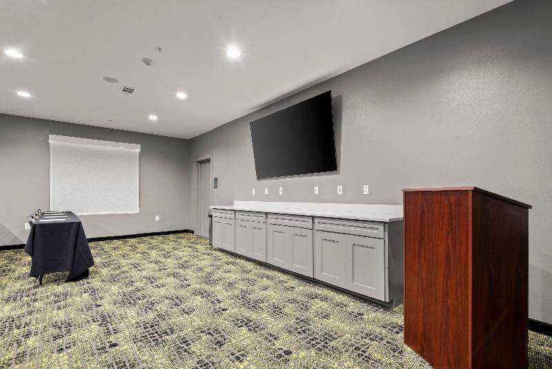 Holiday Inn Gonzales by IHG image
