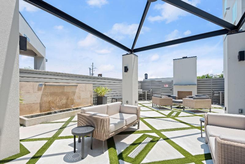 Holiday Inn Gonzales by IHG image