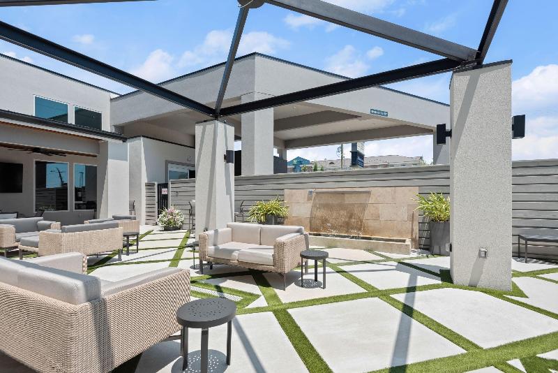 Holiday Inn Gonzales by IHG image