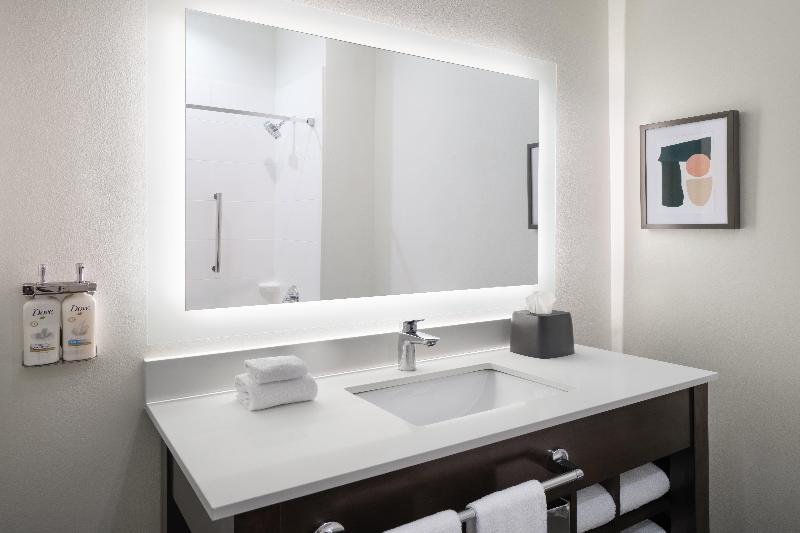 Holiday Inn Gonzales by IHG image