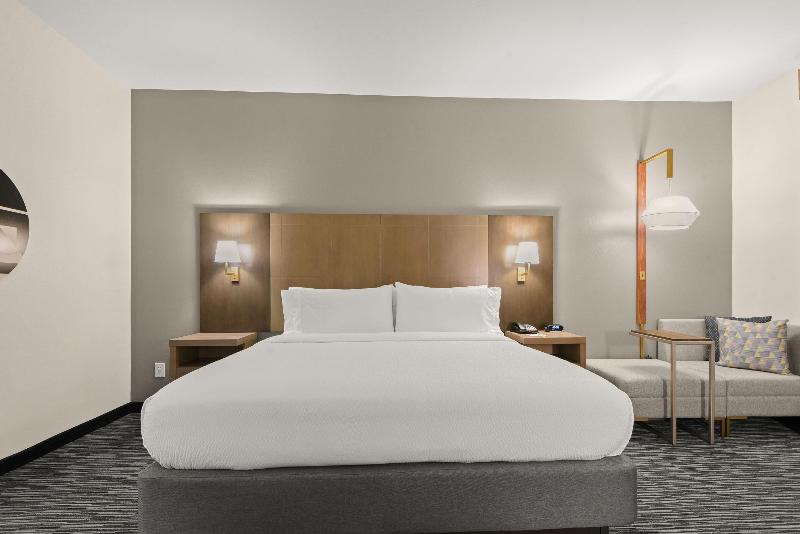 Holiday Inn Gonzales by IHG image