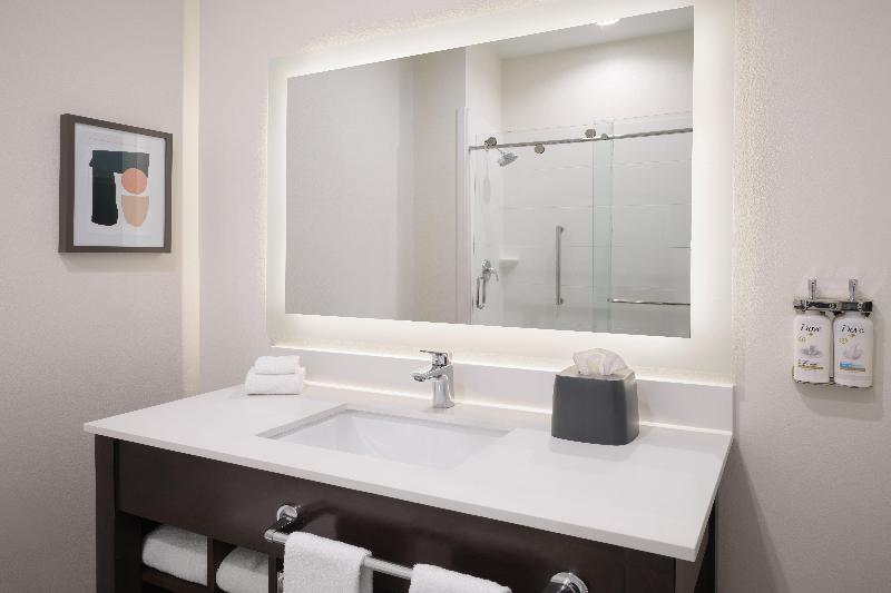 Holiday Inn Gonzales by IHG image