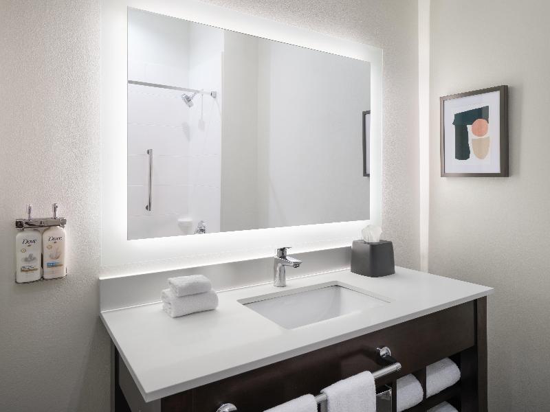 Holiday Inn Gonzales by IHG image